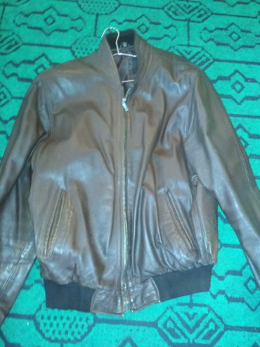 Kurtkalar: Kişi üçün kurtqa satılır. Yaxşı vəziyyətdədir. Qiyməti 45 azn. Şəhər — 4