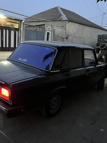 VAZ (LADA): VAZ Lada 2107, qara rəng, sedan kuzov. Klassik dizaynlı xarici — 2
