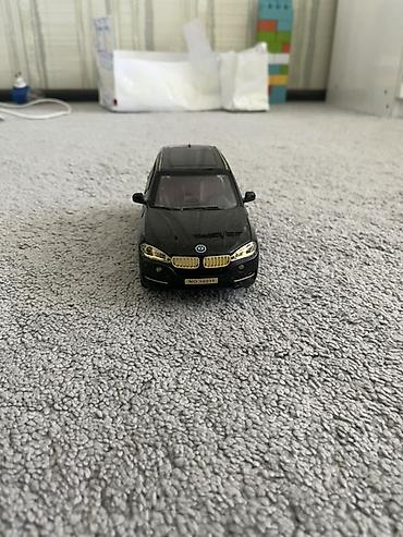 Məhsul: Metal miniatür sedan avtomobil modeli (1:32 təxmini miqyas) -