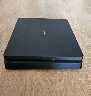 pleşteşin: Playstation 4 Slim 500gb 2 pult elave
