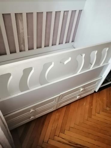 Beşiklər: Ağ rəngdə uşaq beşiyi/çarpayı - Klassik dizayn: yonulmuş kənarlar — 1