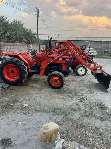 продажа тракторов: 43 лошадинных сил. 4 WD. Компактный универсальный трактор, оснащенный