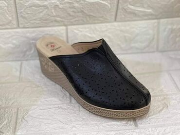 Papuče: 36-40
1500din — 6