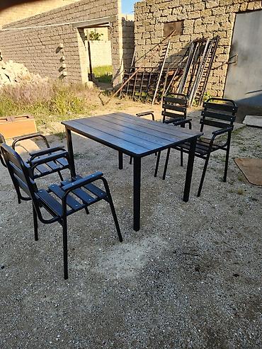 bar otracagi: Metal karkaslı masa və stul dəsti - Tərkib: 1 ədəd düzbucaqlı masa + — 4