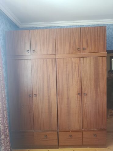 Masalar və oturacaqlar: İşlənmiş, Açılan, 6 qapı Düz dolab, Şifonyer, Rusiya