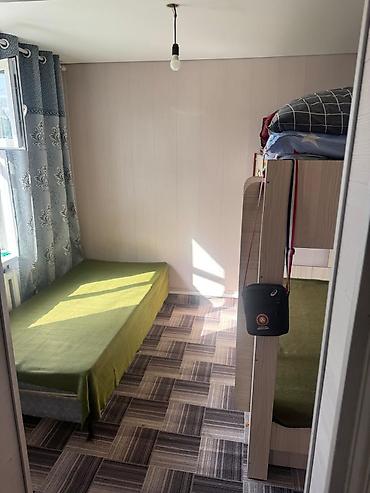 Продажа коттеджей и домов: Продаётся отдельный жилой дом с двориком и навесом для авто. - — 8