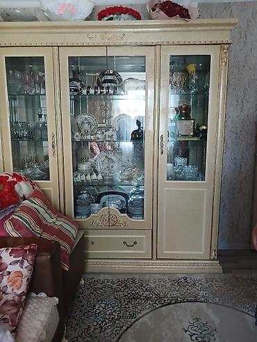yeni qorka: Klassik vitrinli bufet skaf qorka .Super veziyyetdedi isteyene — 1