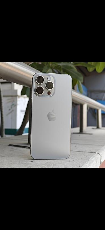 IPhone 15 Pro, Б/у, 128 ГБ, Серебристый, Чехол, 93 %