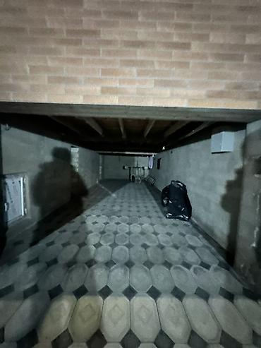 Kirayə qaraj: Obyekt: Qapalı qaraj və həyət məkanı Təsvir: - Tam qapalı, geniş — 3