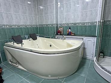 Hidromasajlı künc vanna – 2 nəfərlik Rahat spa təcrübəsi üçün geniş
