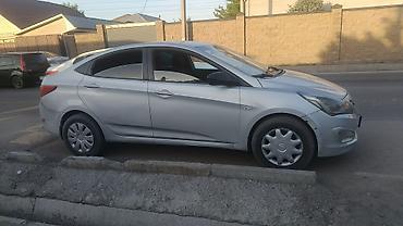 Hyundai Solaris: 2014 г., 1.4 л, Механика, Бензин, Седан
