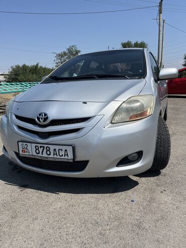 срочно продать машину: Toyota Yaris: 2008 г., 1.5 л, Робот, Бензин, Седан