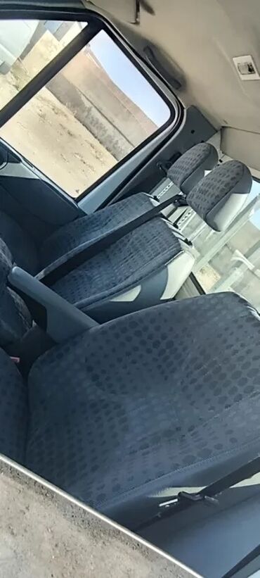 Yük maşınları: Ford Transit pikap/döngə bortlu yük maşını Xüsusiyyətlər: - — 8