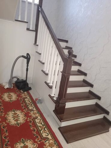 дизайнер для дома: Деревянная лестница Для дома, Форма лестницы: Много-маршевая, Стиль: Классический