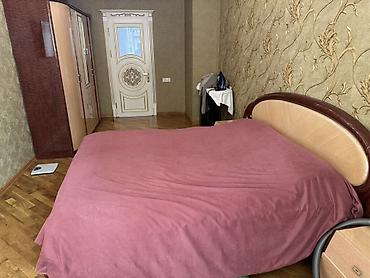 Yaxsi veziyyetde yataq otagi mebeli. Hec bir qirigi sinigi yoxdur