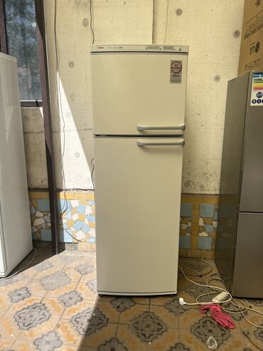 куплю холодильники: Муздаткыч Bosch, Колдонулган, Эки камералуу, No frost, 70 * 200 * 60