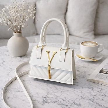 Клатчи: Белая женская сумка-клатч с геометрической стёжкой и декоративной — 16