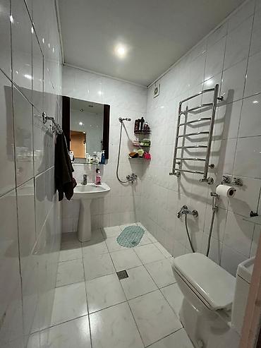 Uzunmüddətli kirayə mənzillər: TƏCİLİ SATILIR. Yasamal rayonu, Füzuli küçəsi, 5 mərtəbəli binanın — 2