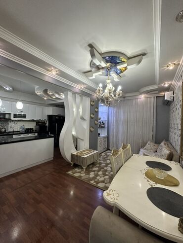 Uzunmüddətli kirayə mənzillər: Mətbəx hissəsində ağ rəngli modul mebellərlə təchiz olunmuş, qara -da lalafo.az — 4 Uzunmüddətli kirayə mənzillər: Mətbəx hissəsində ağ rəngli modul mebellərlə təchiz olunmuş, qara — 4