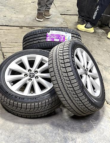 🚘 ПРОДАЮ ЗИМНИЕ ШИНЫ С ДИСКАМИ ❄️ Подходят на Toyota Camry 70. ✅