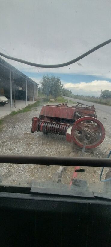 Süd sağan aparatlar: Ot presi (balya bağlayan) – traktor qoşqusu - Tip: Kvadrat balya