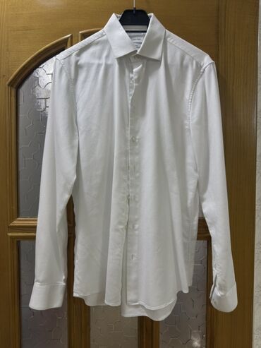 kişilər üçün göy köynəklər: Мужская рубашка, Calvin Klein, M, цвет - Белый at lalafo.az kişilər üçün göy köynəklər: Мужская рубашка, Calvin Klein, M, цвет - Белый