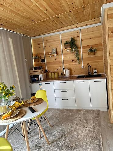 Двуспальные кровати: Сдается посуточно стильный модульный дом-студия из натурального дерева — 4