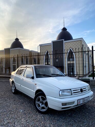 фольксваген caddy: Volkswagen Vento: 1995 г., 1.8 л, Механика, Бензин, Седан
