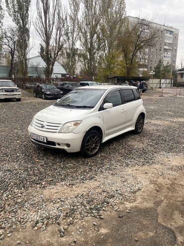 Toyota: Toyota ist: 2004 г., 1.5 л, Автомат, Бензин, Хэтчбэк