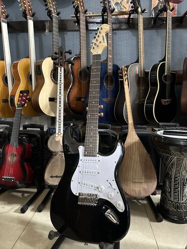 Gitaralar: Elektron gitara, Yamaha, 6 sim, Yeni