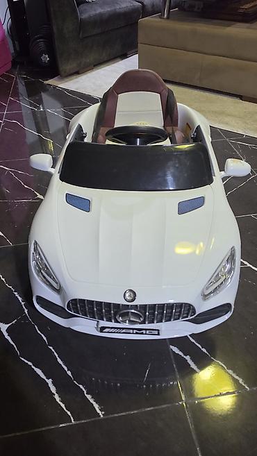 Uşaq üçün elektrik maşınları: Uşaq elektrikli avtomobil – Mercedes-AMG üslubunda, ağ rəng — 1