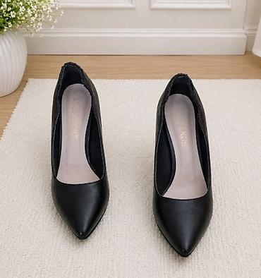 ✨ Təcili satılır! ✨ 👠 klassik hündürdaban ayaqqabı 📏 Razmer: 36 🖤