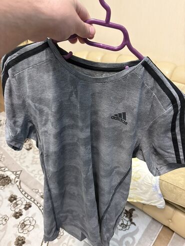 Kostyumlar: Futbolka, Adidas, S (EU 36), rəng - Boz