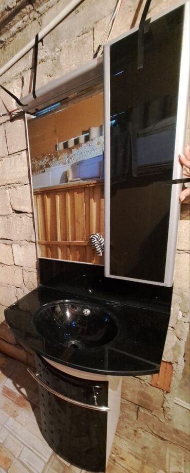 islenmis generator satisi: Moydadır. normal vəziyyətdədir. ehtiyyac olmadığı üçün satılır