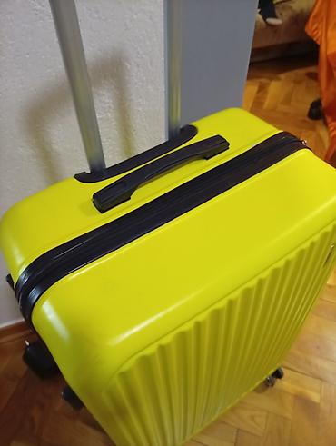Putni koferi i torbe: Tvrdi kofer na točkiće – veličina velika. oko 75 45 30 — 4