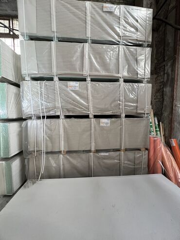 Потолочный гипсокартон: Гипсокартон (ГКЛ) – стандартный и влагостойкий для стен, потолков и — 2