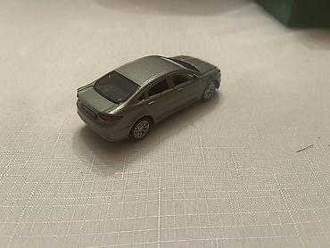 fort salon: Metall miniatür avtomobil modeli – sedan tipli, gümüşü rəngdə — 4