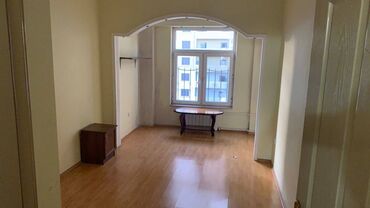 Uzunmüddətli kirayə mənzillər: Mənzil kirayə verilir. 3 otaq, 9.6 m, İnşaatçılar metrosuna 10 dəq — 12