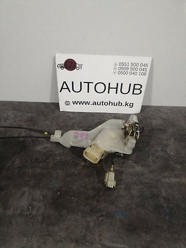 Замок двери левый для Toyota Harrier XU20, год выпуска 2002. -