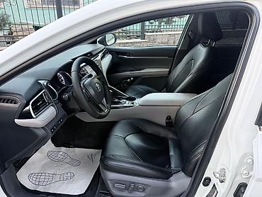 byd tang ev: Toyota Camry: 2018 г., 2.5 л, Автомат, Гибрид, Седан — 8