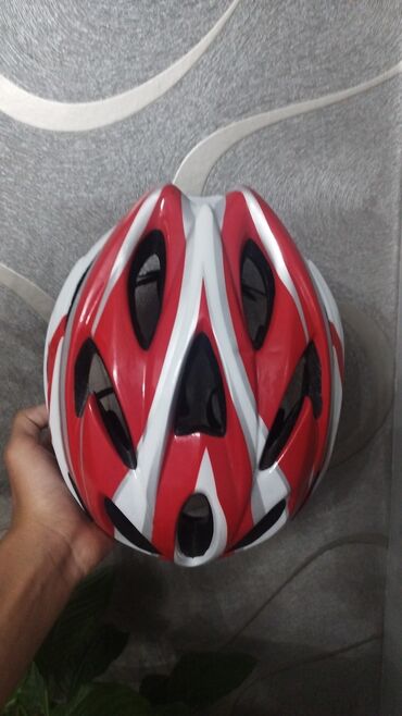 Велоаксессуары: Продаю велосипедный шлем за 900 сом
цена окончательная