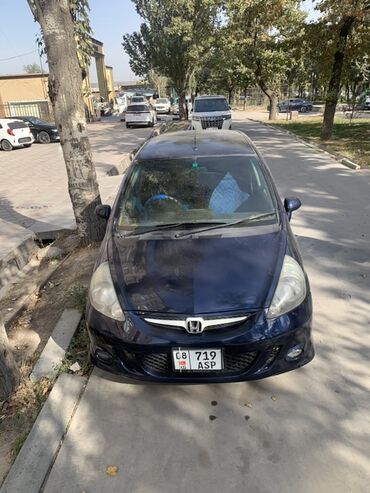 машина мало литровка на рассрочку: Honda Fit: 2002 г., 1.3 л, Автомат, Бензин, Хетчбек