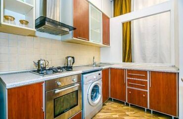 Uzunmüddətli kirayə mənzillər: 📍 Улица Зарифа Алиева, рядом с метро Сахил, 10 минут пешком до центра — 7