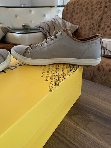 Krasofkalar və idman ayaqqabıları: GREYDER100% İçindəki altlığı dəri, bağları dəri, qırağ tikilişi dəri -da lalafo.az — 18 Krasofkalar və idman ayaqqabıları: GREYDER100% İçindəki altlığı dəri, bağları dəri, qırağ tikilişi dəri — 18