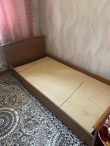Çarpayılar: Tək nəfərlik taxta çarpayı karkası - Ölçü: təxmini 90×190 sm (tək — 2