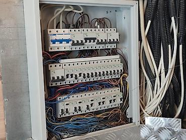 Электрики: Услуги электрика Представлен электрический щит, предназначенный для — 3