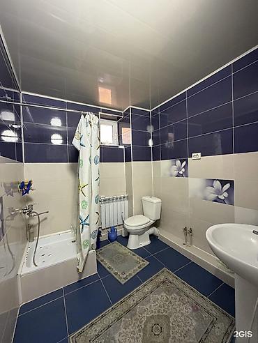 Продажа коттеджей и домов: Сдаётся просторный дом с благоустроенным двором и несколькими — 10