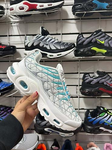 Patike: I dalje na AKCIJI TN modeli 36 do 46 za samo 3500 din. B — 16