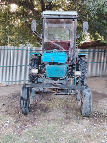 t 16: Salam T 28 traktordur. Ağdaş rayon Yuxarı Nemətabad kəndindədir. Heç