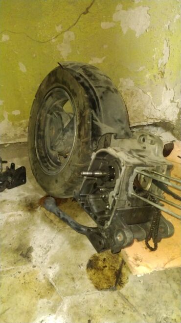 Motor üçün digər detallar: Moped üçün ehtiyat hissələri paketi Təsvir: - Arxa təkər komplekti — 2